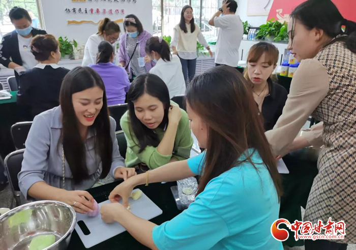 解鎖新技能！蘭州七里河區(qū)秋天的第一份手工月餅來了