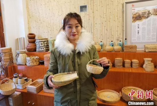 40多種精小玲瓏、純手工制作的新型盛食容器、居家工藝品等，每一件都令人愛不釋手?！●T志軍 攝