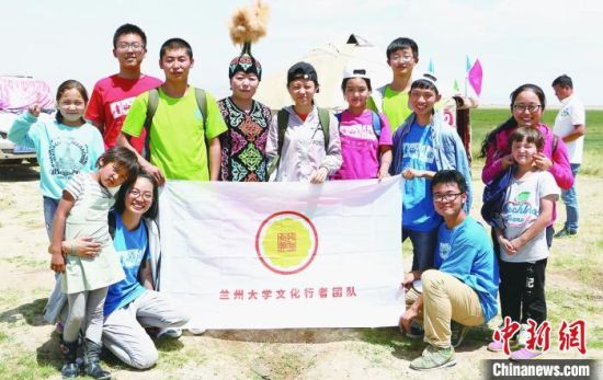 圖為蘭州大學(xué)文化行者團隊走進民族社區(qū)。(資料圖)蘭州大學(xué)供圖